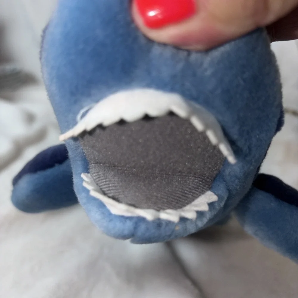 Realistic Mako Shark Plush Stuffed Realistic Plastic Eyes‎ Stitched Gills No Tag